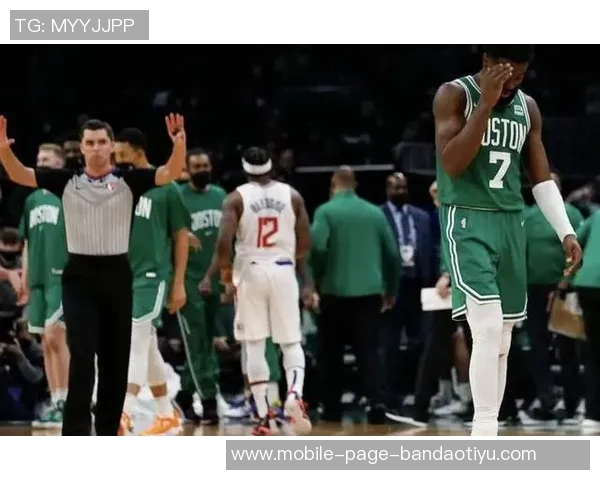 阿德巴约21分钟内表现出色贡献双十数据助力球队胜利