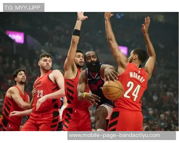 哈登小卡大洛三人均得25分创34岁以上球员组队得分新纪录